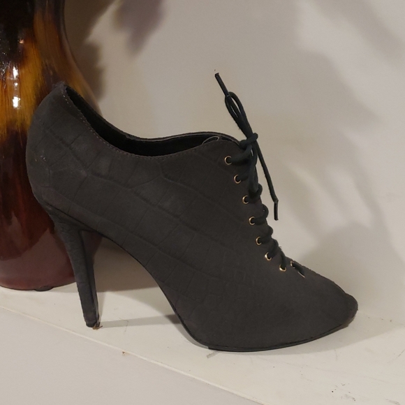 Colin Stewart Grey Stiletto Booties Size 9 - Picture 4 of 6